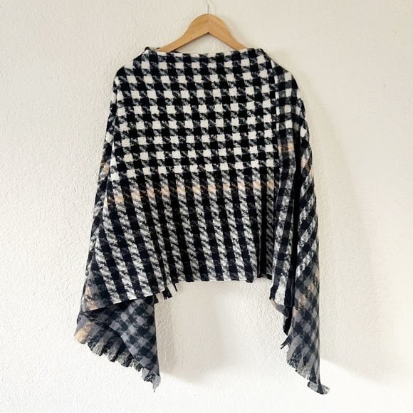 Houndstooth Poncho Shawl - Picture 1 of 6